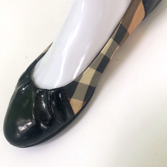 Burberry Flats - Picture 1 of 11